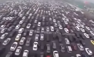Sute de MII de chinezi, blocaţi pe o autostradă cu 50 de benzi din China. VIDEO