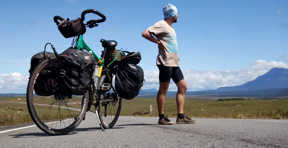 Românul care traversează Americile pe bicicletă. Radu Păltineanu a parcurs până acum 18.300 km, a fost jefuit în Panama, a trecut prin cel mai periculos loc din Mexic şi a înfruntat iarna în Munţii Stâncoşi