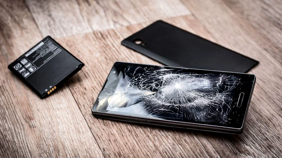 În fiecare oră sunt sparte mii de ecrane de smartphone-uri iar reparaţiile costă miliarde de dolari anual