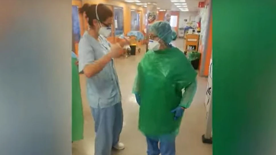 Spania, a doua ţară din lume la numărul deceselor provocate de coronavirus. Medicii se protejează cu saci de gunoi – VIDEO