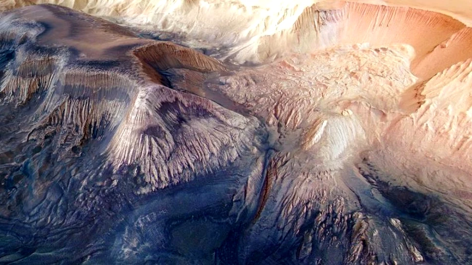 Marele Canion de pe Marte: „survolează-l” cu ajutorul acestor imagini 3-D extraordinare (FOTO/VIDEO)