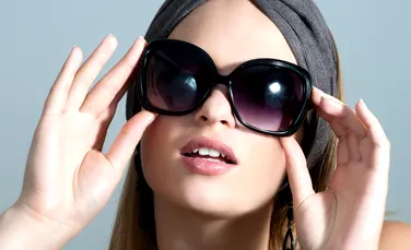 De ce persoanele care poartă ochelari de soare sunt mai atrăgătoare? Cercetătorii au lămurit misterul