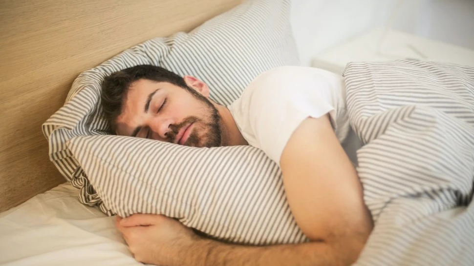 Poți slăbi dacă dormi mai mult. Care este durata optimă pentru somn?