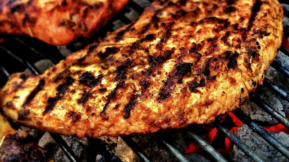 Ce trebuie să ştiţi despre raportul Organizaţiei Mondiale a Sănătăţii şi legătura dintre cancer şi consumul de carne