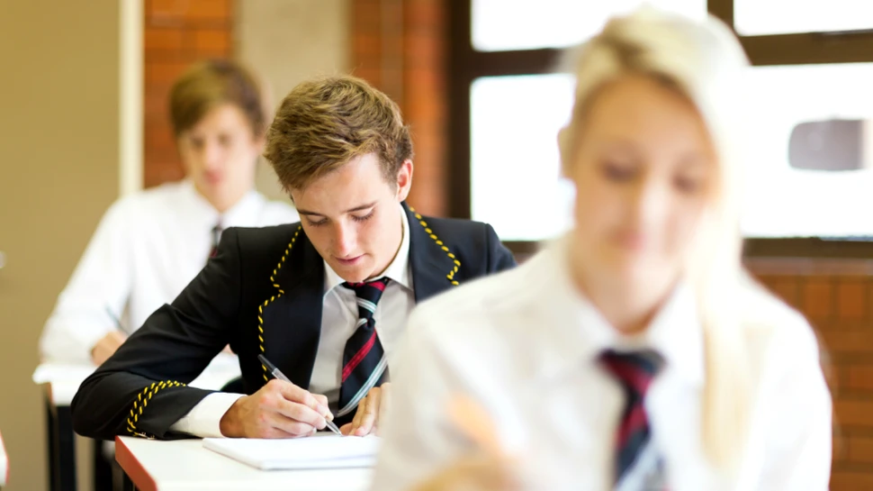 Lucrarea neterminată a unui student ”nu prea strălucit” a devenit o sursă de inspiraţie pe Internet. ”Asta e pentru tine Zach” – FOTO