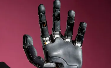 Inovaţie de proporţii: oamenii de ştiinţă au inventat braţul robotic care poate simţi atingerile