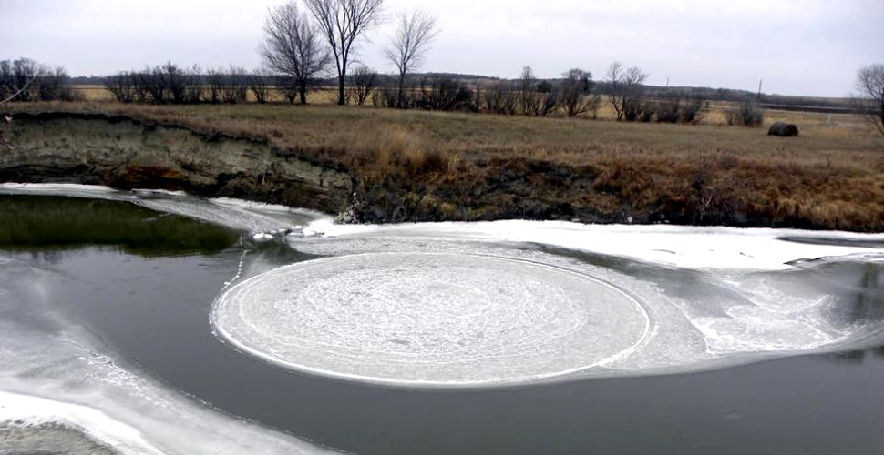 Bizar: un disc de gheaţă rotitor a apărut în apele unui râu american. Oamenii de ştiinţă încearcă să explice fenomenul (VIDEO)