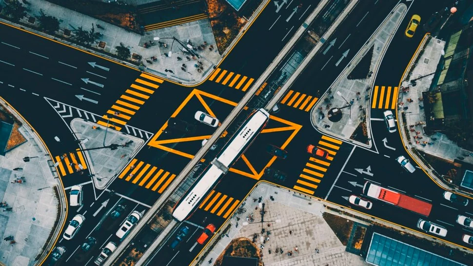Mașinile autonome cu memorie, mai aproape de realitate. La ce ne ajută?