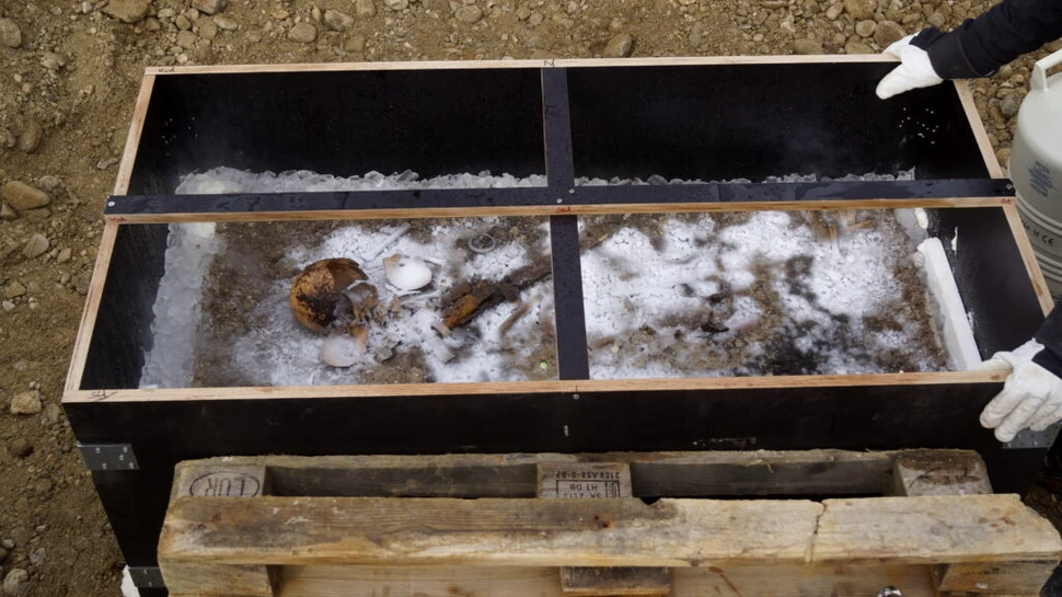 Misterul copilului cu ochi albaștri, îngropat acum 1.350 de ani alături de comori rare în Bavaria