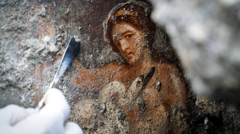 O frescă uimitoare cu o regină ”senzuală” a fost descoperită în Pompeii – Galerie Foto