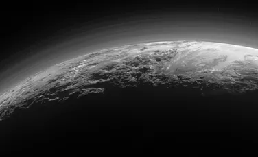 Un nou set de fotografii spectaculoase cu planeta pitică Pluto – FOTO