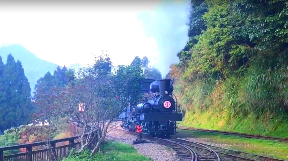 Imagini impresionante cu linia ferată din Munţii Alishan. Are peste 70 de kilometri şi a fost lansată în urmă cu 106 ani