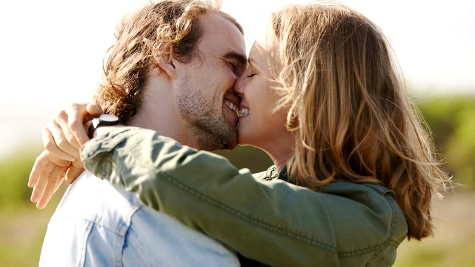 Cercetătorii susțin că au descoperit când a avut loc primul sărut