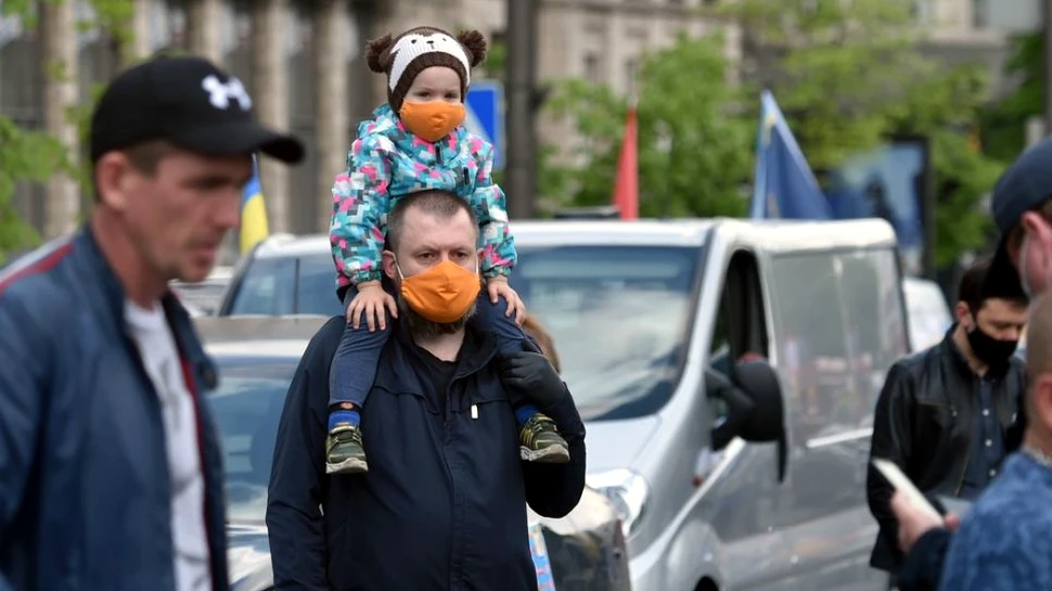 În Europa şi în SUA a devenit dominantă o tulpină de coronavirus mult mai contagioasă – studiu