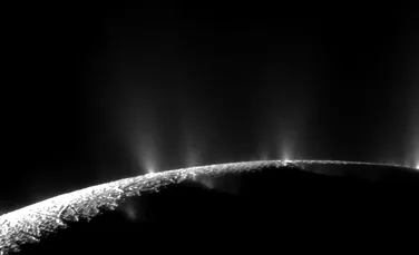 Viaţa extraterestră s-ar putea dezvolta în oceanele ascunse ale lui Enceladus datorită unei forţe invizibile epice