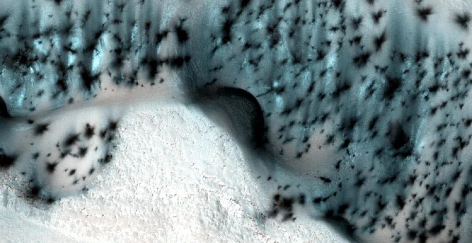 Câtă zăpadă cade anual pe Marte? Planeta Roșie devine un peisaj de poveste în timpul iernii