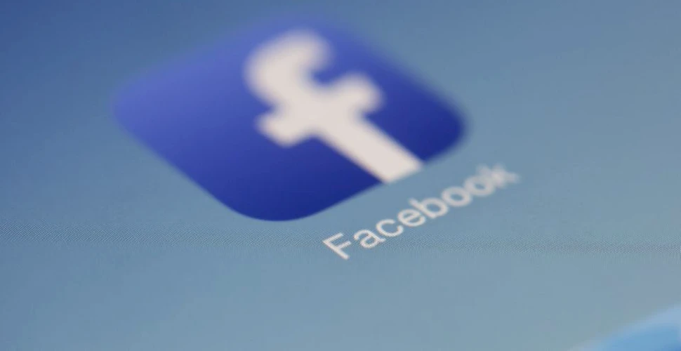 Facebook şi Google au fost acuzate că încalcă reglementările UE privind protecţia datelor