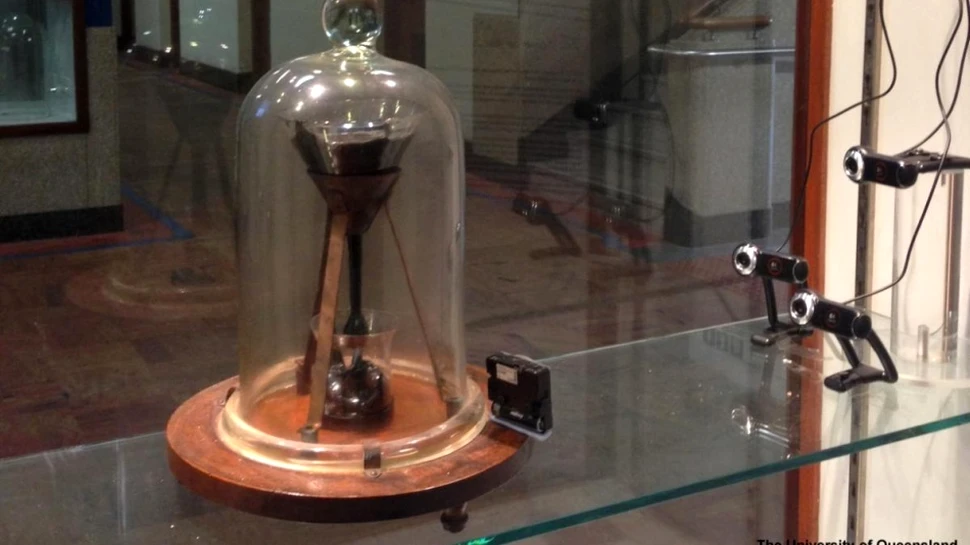 Cea mai aşteptată picătură din lumea ştiinţei: unul dintre cele mai longevive experimente şi-a atins scopul! (VIDEO)