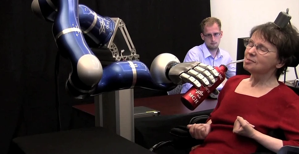 Nu e SF: pacienţii complet paralizaţi pot manevra braţele robotice cu ajutorul gândului! (VIDEO)