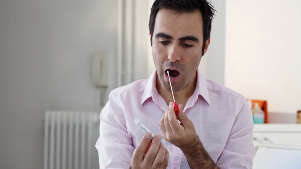 Unele boli grave ar putea fi diagnosticate din timp cu ajutorul unui test de salivă