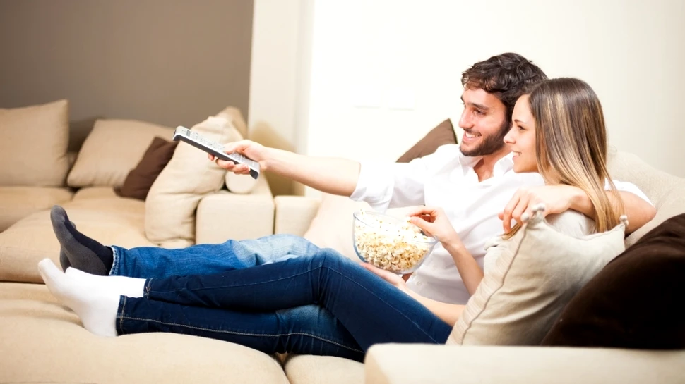 Soluţie inedită pentru tinerii care sunt în pragul despărţirii. Cum le pot salva filmele de dragoste relaţia (VIDEO)