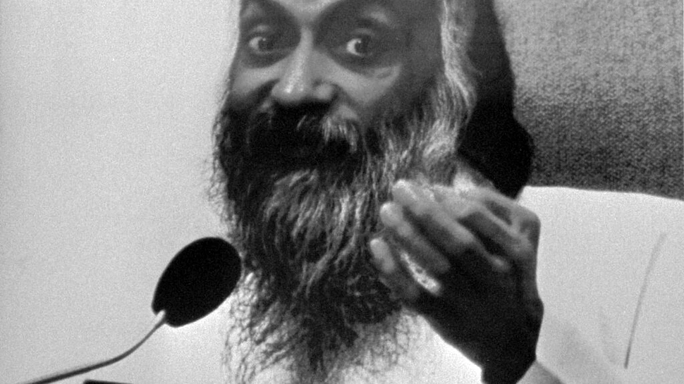 Osho, succesul și eșecul controversatului său cult. Liderul spiritual care a avut probleme cu legea