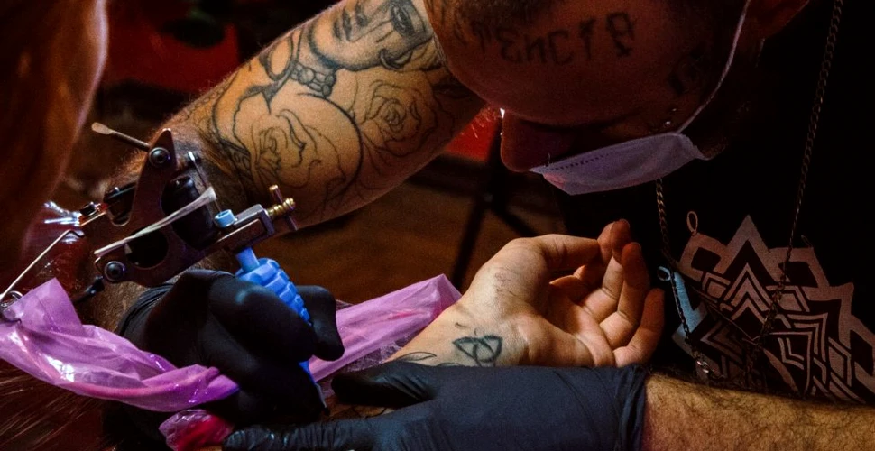 Cerneala folosită la tatuaje ar putea depista celulele canceroase