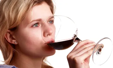 Exerciţiile fizice şi consumul moderat de alcool pot preveni pierderea vederii. Ce au aflat cercetătorii