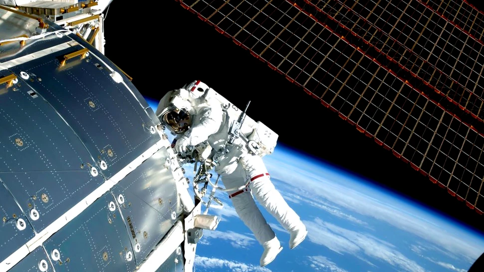 Când ar putea avea loc prima plimbare spațială la exteriorul unei navete SpaceX?