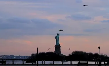 Pe cerul New York-ului au apărut oameni care zboară! (VIDEO)
