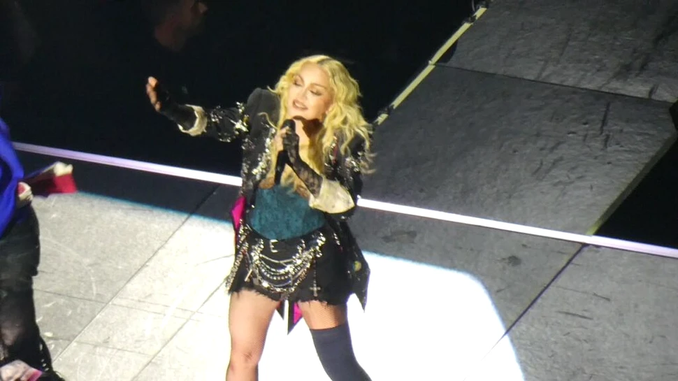 Madonna a dat startul turneului „Celebration” după ce a fost la un pas de moarte