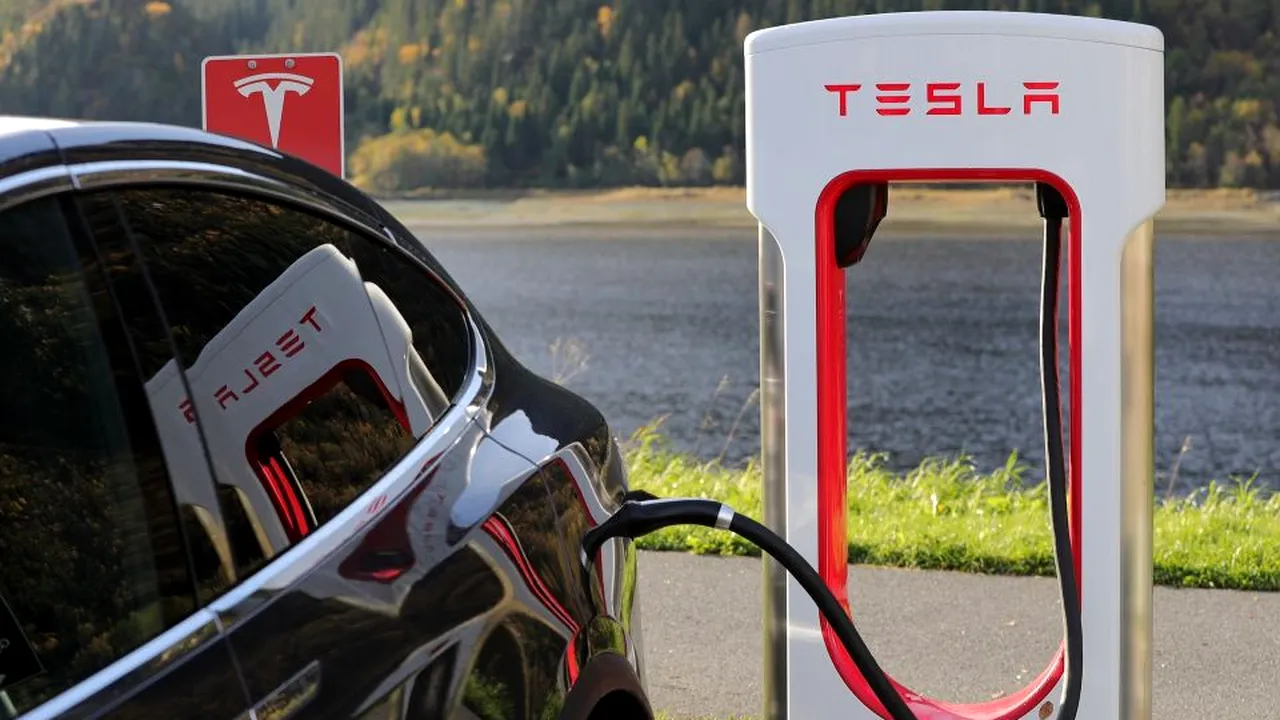 1-tesla-pixabay-descopera 