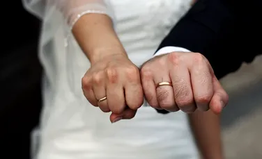 Căsătoria face bine: bărbaţii aflaţi în relaţii stabile au oase mai puternice