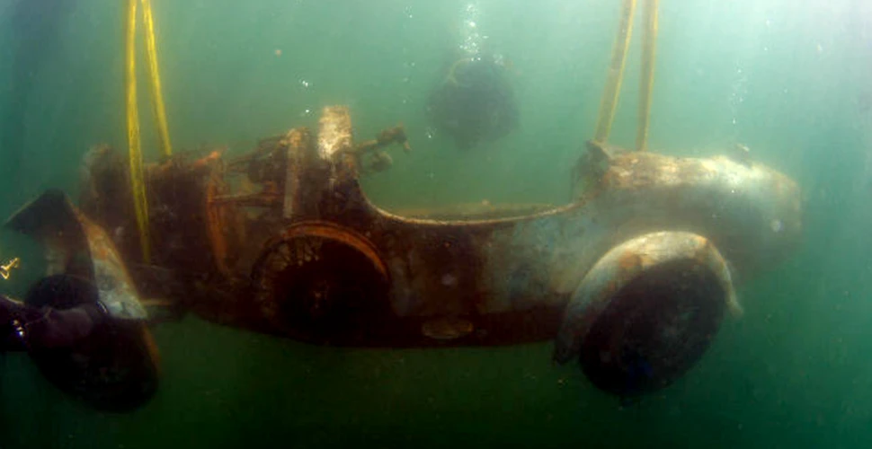 Motivul pentru care un Bugatti a zăcut pe fundul unui lac din Italia timp de peste 70 de ani – FOTO