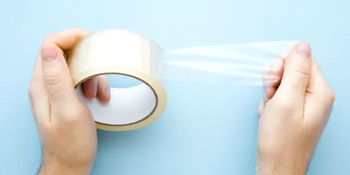 De ce banda de scotch scoate un sunet asemănător cu scârțâitul?