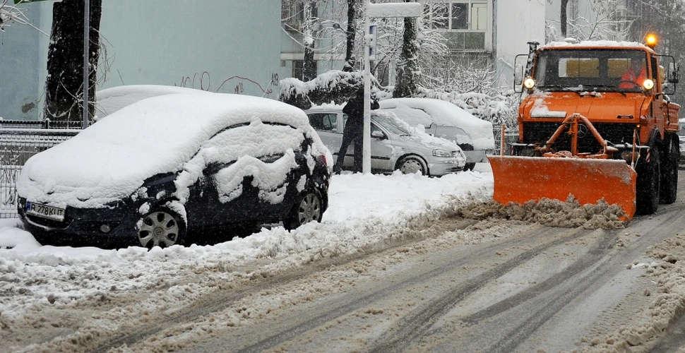 ANM anunţă vreme deosebit de rece, ninsori şi vânt puternic. Zăpada ar putea apărea diseară în Bucureşti