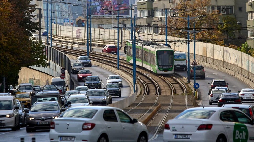 Cât timp mai pot parca gratuit șoferii de mașini electrice în București?