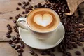Câte cești de cafea trebuie să bem pe zi pentru a trăi cu 2 ani mai mult?