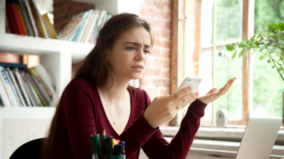 Reguli ale vorbirii la telefon. Ghosting telefonic și nu numai. Cum rămânem politicoși într-o lume plină de apeluri nesfârșite