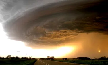 Cat de infricosatoare poate fi o furtuna? (VIDEO)