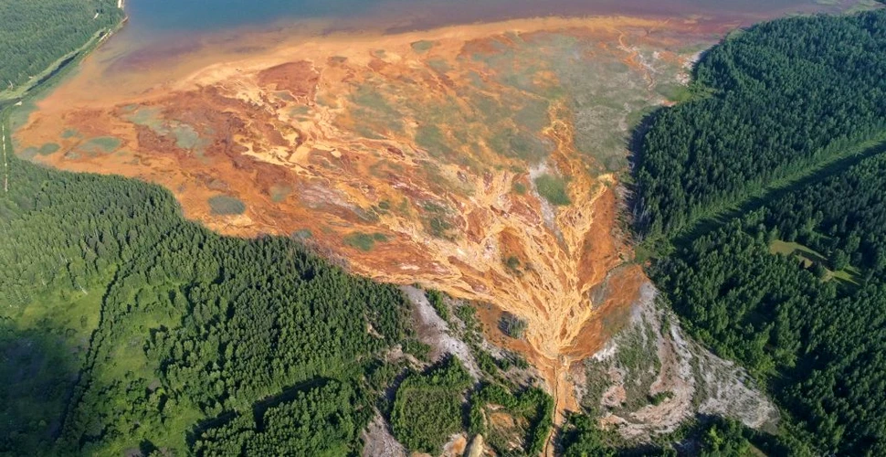 „Râuri de acid” curg din Munții Ural. Un nou accident ecologic a avut loc în Siberia, la o mină pe care Moscova a refuzat să o închidă