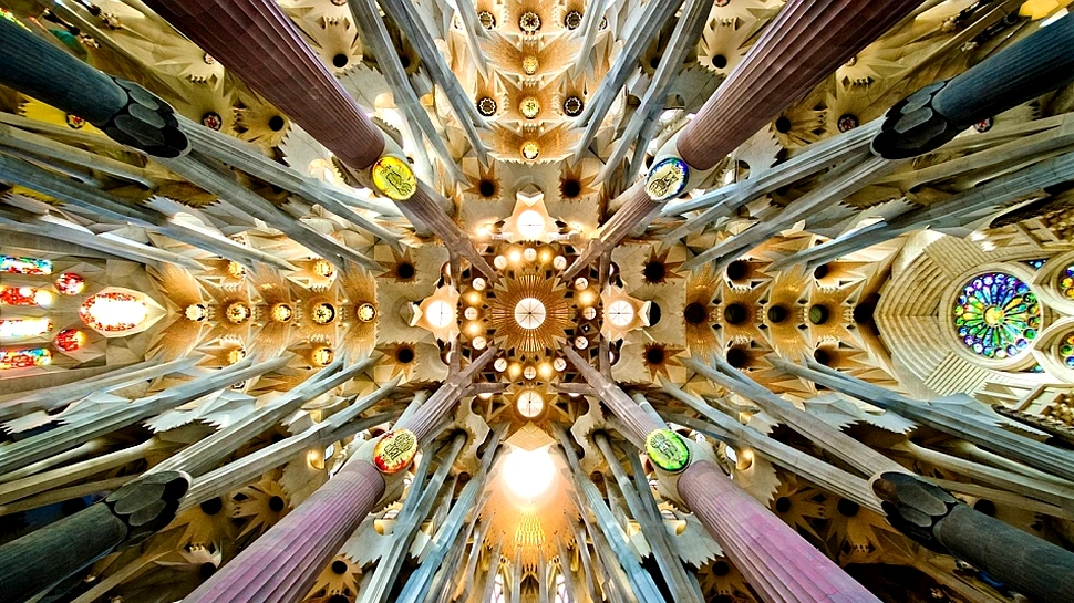 Iată cum va arăta Sagrada Familia în 2026, când capodopera lui Gaudí va fi finalizată! (VIDEO)