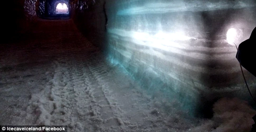 Cea mai nouă atracţie a Islandei: tunelul de gheaţă albastră săpat în inima unui gheţar (VIDEO)