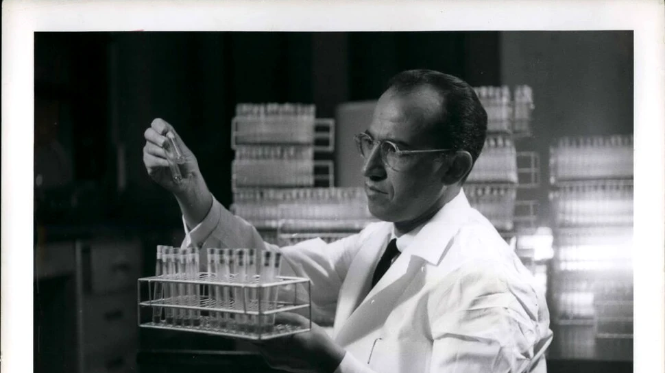 Vaccinul dezvoltat de acest medic a salvat milioane de vieţi