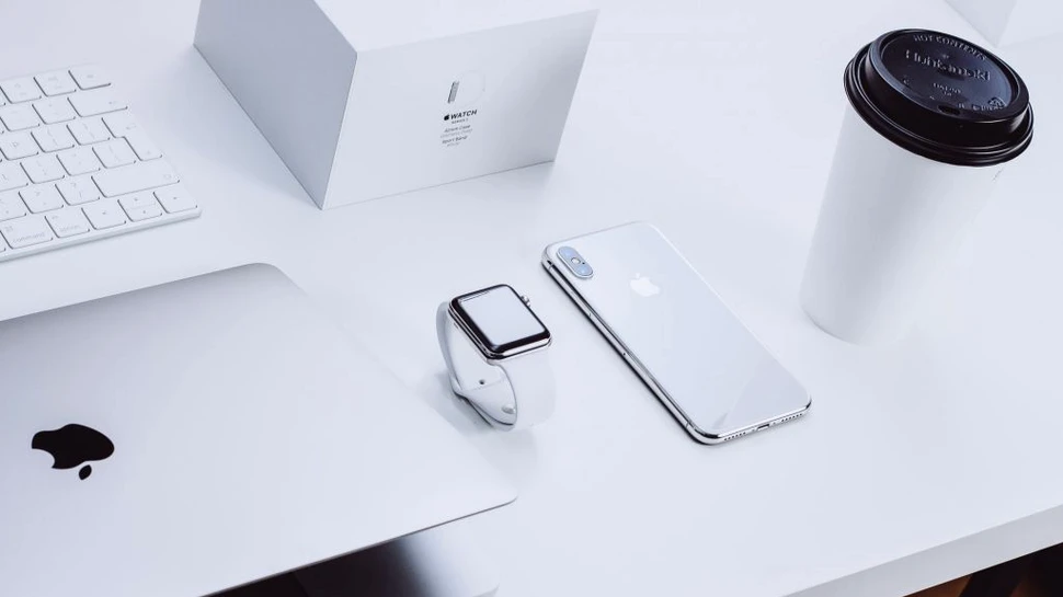 Studentul care îi dă „lecții” lui Apple. A creat încărcătorul comun pestru dispozitivele electronice