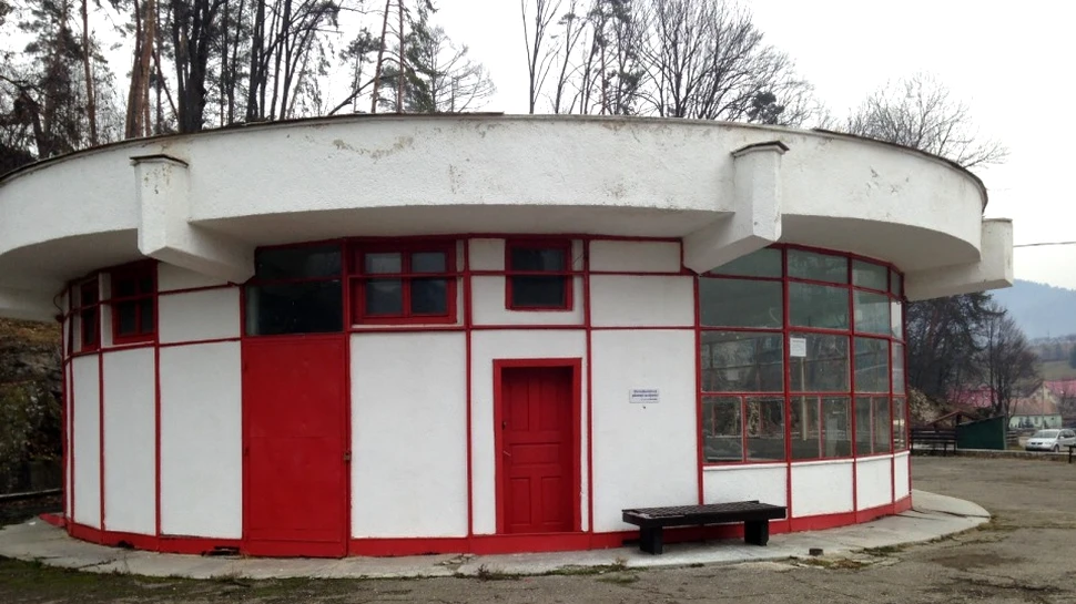 GALERIE FOTO. Staţiunea Sîngeorz-Băi, renumită pentru apele cu proprietăţi terapeutice a ajuns aproape o ruină