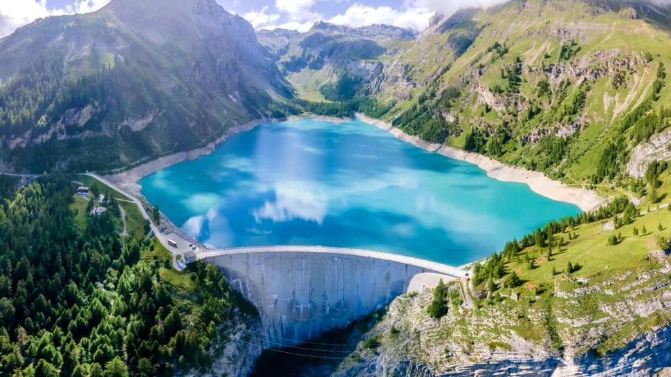 Elveția caută idei pentru a scoate tone de muniție din lacurile montane