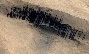 Dârele misterioase de pe Marte ar putea fi, în sfârșit, explicate