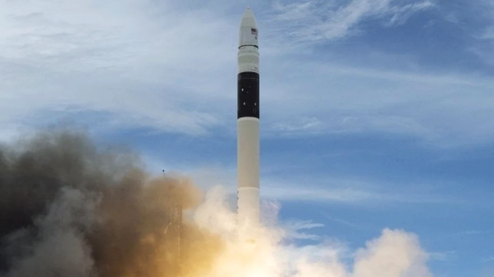 SpaceX va încerca aterizarea unei rachete pe o platformă maritimă fixă
