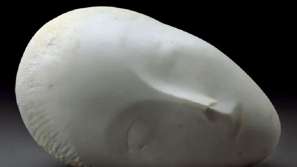 Două lucrări ale lui Brâncuși au ajuns în top 10 cele mai scumpe sculpturi vândute la licitație